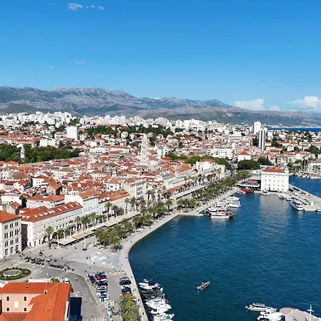 D Luxury 2025 Split