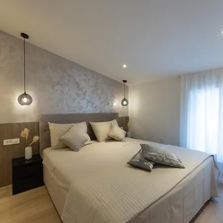 D Luxury 2025 스플리트