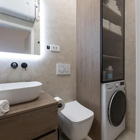 D Luxury 2025 * 스플리트