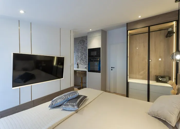 D Luxury 2025 * Split